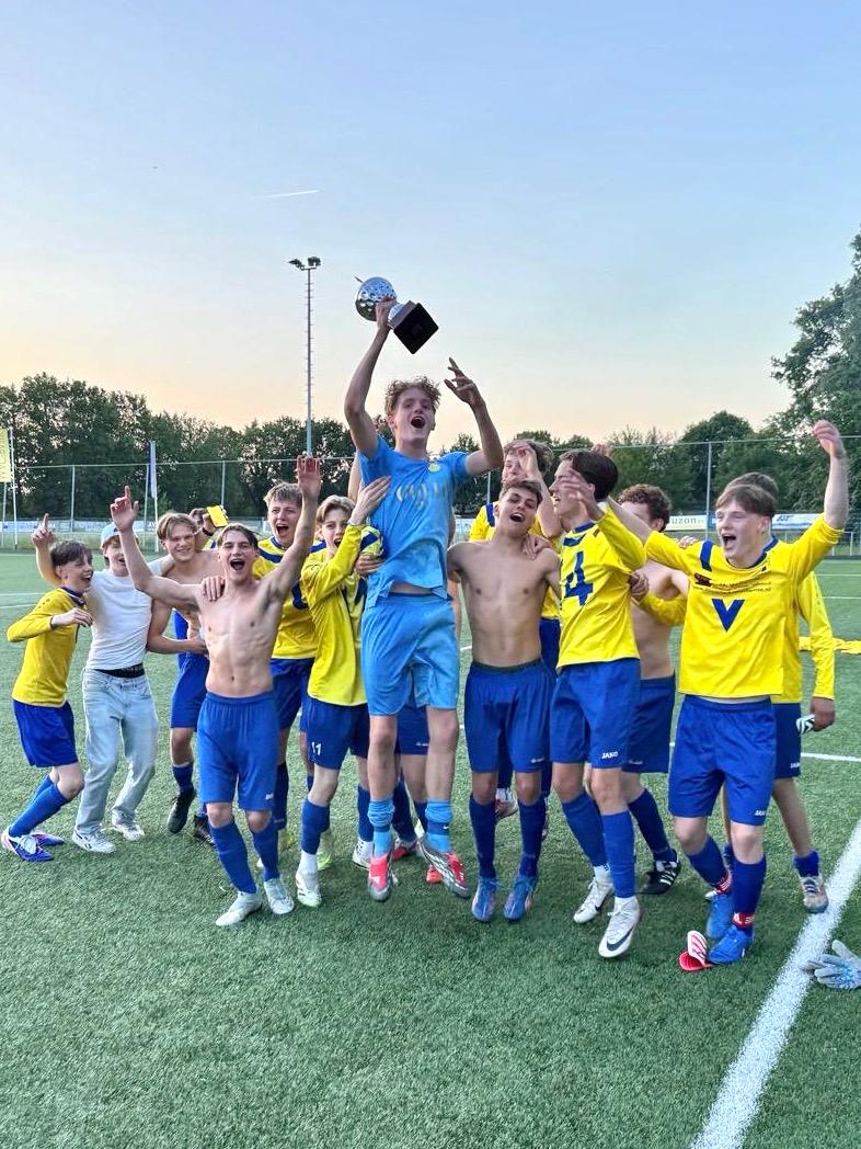 JO17-1 kampioen en promoveert naar de 1e klasse!